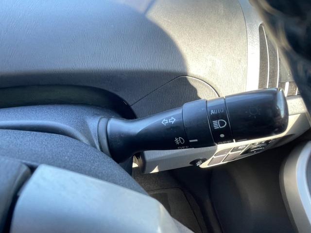 プリウス Ｓツーリングセレクション　ＥＴＣ　バックカメラ　Ｂｌｕｅｔｏｏｔｈ接続　コーナーセンサー　ワンセグ　ＢＬＵＥＴＯＯＴＨ　運転席エアバッグ　スマートキ－　ナビ付　衝突安全ボディ　Ｂカメラ　ＨＤＤマルチナビ　ヘッドライトＬＥＤ（29枚目）