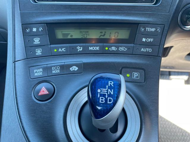 プリウス Ｓツーリングセレクション　ＥＴＣ　バックカメラ　Ｂｌｕｅｔｏｏｔｈ接続　コーナーセンサー　ワンセグ　ＢＬＵＥＴＯＯＴＨ　運転席エアバッグ　スマートキ－　ナビ付　衝突安全ボディ　Ｂカメラ　ＨＤＤマルチナビ　ヘッドライトＬＥＤ（31枚目）