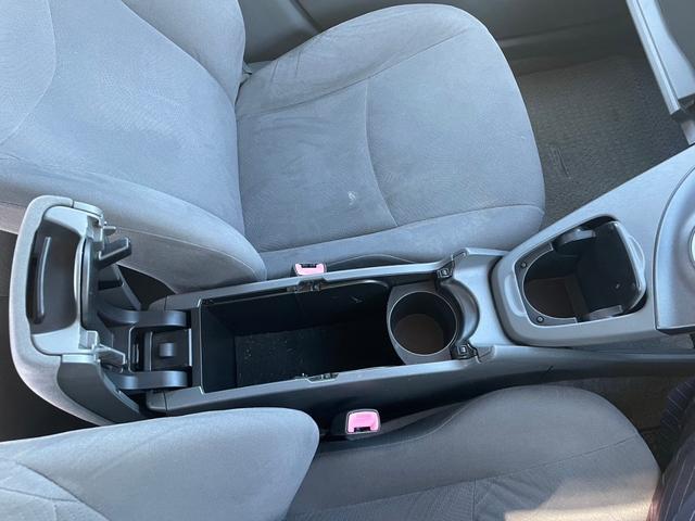 プリウス Ｓツーリングセレクション　ＥＴＣ　バックカメラ　Ｂｌｕｅｔｏｏｔｈ接続　コーナーセンサー　ワンセグ　ＢＬＵＥＴＯＯＴＨ　運転席エアバッグ　スマートキ－　ナビ付　衝突安全ボディ　Ｂカメラ　ＨＤＤマルチナビ　ヘッドライトＬＥＤ（34枚目）