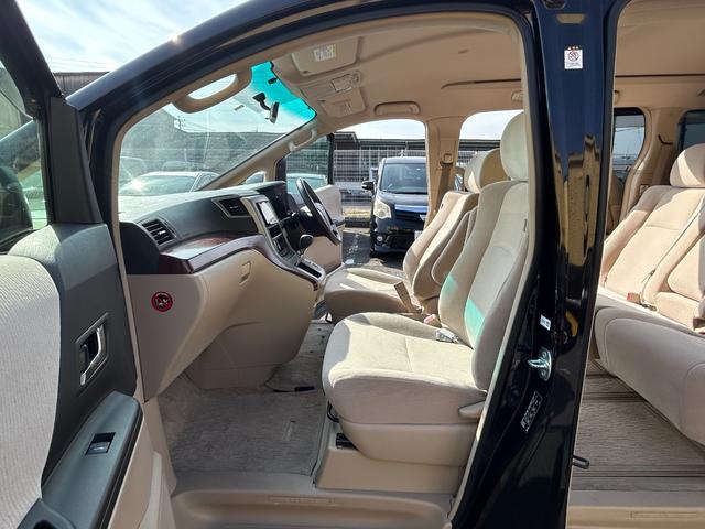 ヴェルファイア ２．４Ｘ　フルフラットシート　デュアルエアコン　Ｂカメ　サイドエアバック　盗難防止　スマートキープッシュスタート　ＥＳＣ　Ｗエアバッグ　ＡＢＳ　キーレス　３列シ－ト　ミュージックプレイヤー接続可（18枚目）