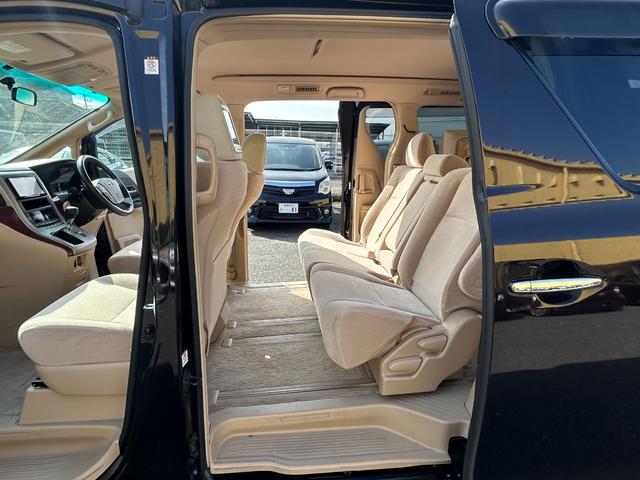 ヴェルファイア ２．４Ｘ　フルフラットシート　デュアルエアコン　Ｂカメ　サイドエアバック　盗難防止　スマートキープッシュスタート　ＥＳＣ　Ｗエアバッグ　ＡＢＳ　キーレス　３列シ－ト　ミュージックプレイヤー接続可（20枚目）