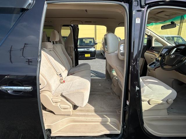 ヴェルファイア ２．４Ｘ　フルフラットシート　デュアルエアコン　Ｂカメ　サイドエアバック　盗難防止　スマートキープッシュスタート　ＥＳＣ　Ｗエアバッグ　ＡＢＳ　キーレス　３列シ－ト　ミュージックプレイヤー接続可（22枚目）