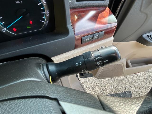 ヴェルファイア ２．４Ｘ　フルフラットシート　デュアルエアコン　Ｂカメ　サイドエアバック　盗難防止　スマートキープッシュスタート　ＥＳＣ　Ｗエアバッグ　ＡＢＳ　キーレス　３列シ－ト　ミュージックプレイヤー接続可（28枚目）