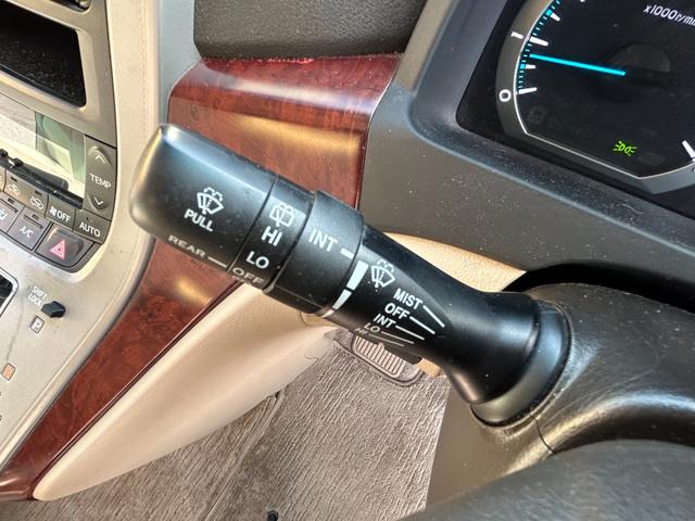 ヴェルファイア ２．４Ｘ　フルフラットシート　デュアルエアコン　Ｂカメ　サイドエアバック　盗難防止　スマートキープッシュスタート　ＥＳＣ　Ｗエアバッグ　ＡＢＳ　キーレス　３列シ－ト　ミュージックプレイヤー接続可（29枚目）