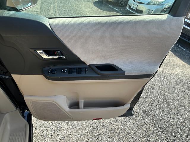 ヴェルファイア ２．４Ｘ　フルフラットシート　デュアルエアコン　Ｂカメ　サイドエアバック　盗難防止　スマートキープッシュスタート　ＥＳＣ　Ｗエアバッグ　ＡＢＳ　キーレス　３列シ－ト　ミュージックプレイヤー接続可（42枚目）