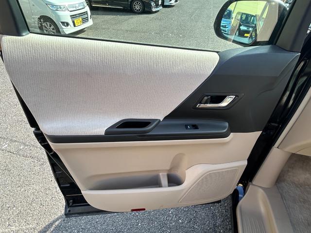 ヴェルファイア ２．４Ｘ　フルフラットシート　デュアルエアコン　Ｂカメ　サイドエアバック　盗難防止　スマートキープッシュスタート　ＥＳＣ　Ｗエアバッグ　ＡＢＳ　キーレス　３列シ－ト　ミュージックプレイヤー接続可（43枚目）