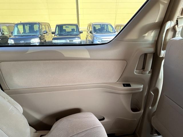 ヴェルファイア ２．４Ｘ　フルフラットシート　デュアルエアコン　Ｂカメ　サイドエアバック　盗難防止　スマートキープッシュスタート　ＥＳＣ　Ｗエアバッグ　ＡＢＳ　キーレス　３列シ－ト　ミュージックプレイヤー接続可（44枚目）