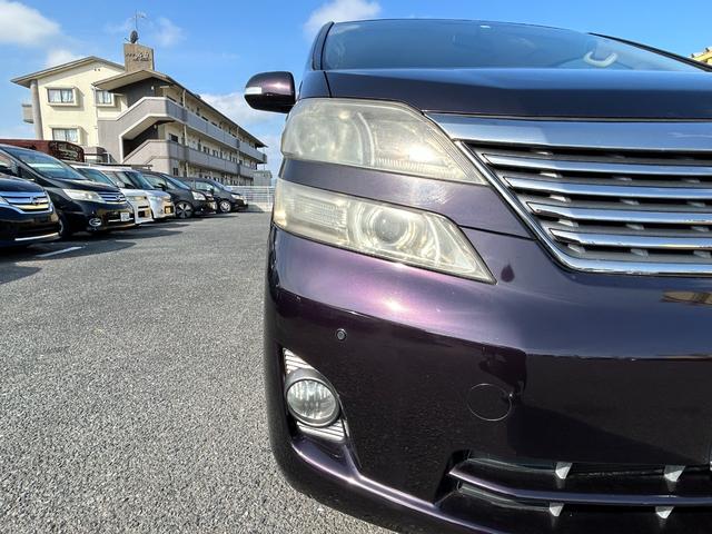 ヴェルファイア ２．４Ｘ　フルフラットシート　デュアルエアコン　Ｂカメ　サイドエアバック　盗難防止　スマートキープッシュスタート　ＥＳＣ　Ｗエアバッグ　ＡＢＳ　キーレス　３列シ－ト　ミュージックプレイヤー接続可（50枚目）