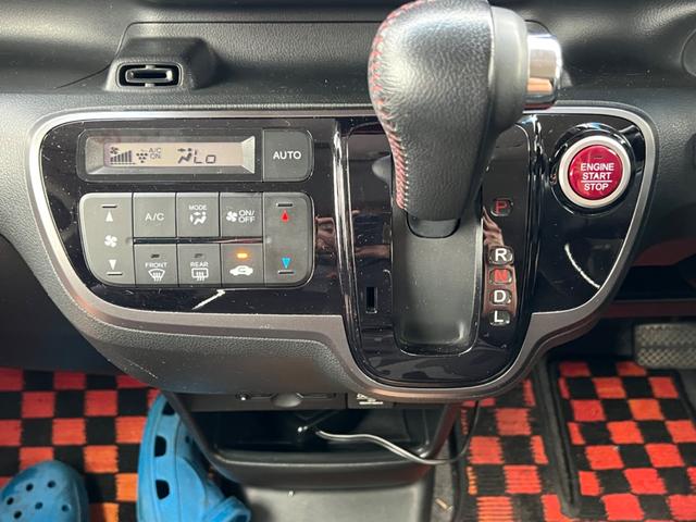 Ｎ－ＢＯＸカスタム Ｇ・Ｌパッケージ　ナビ　ＥＴＣ　ＨＩＤヘッドライト　オートライト　ＵＶカットガラス　オートスライドドア　オートリトラミラー　オートエアコンプラズマクラスター　リアサンシェード　ローダウン　バックカメラ（12枚目）