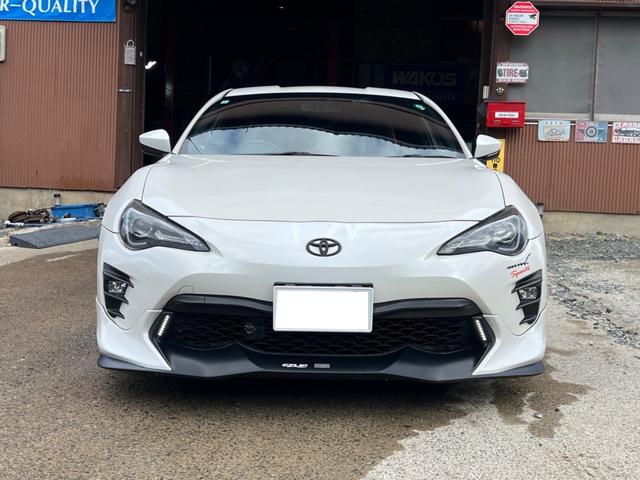 �N���X�^���A�C�i�u�T�j�w�b�h���C�g�E�V�[�P���V�����B�t�����g���A�s�q�c�G�A���B�u���b�N�G���u����