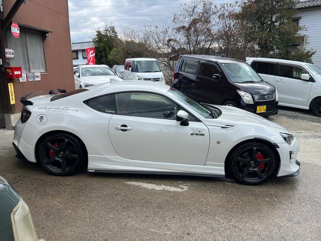 �T�C�h���f���X�^�G�A���B�ЊO�T�C�h�}�[�J�[�E�X�y�A�L�[�L��