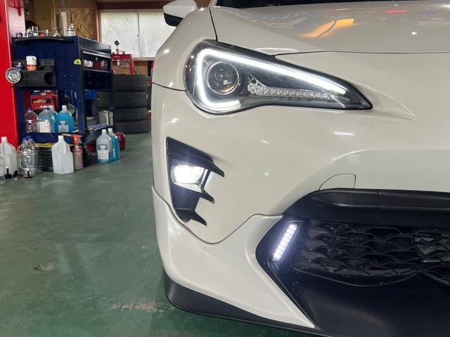 �N���X�^���A�C�w�b�h���C�g�i�V�[�P���V�����j�s�q�c�G�A��