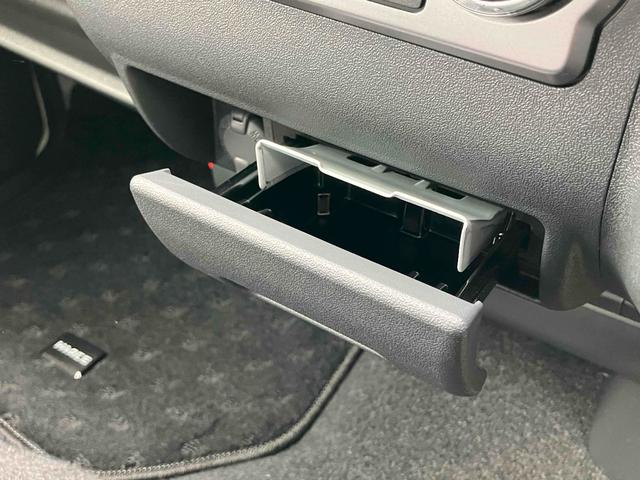 ハイエースバン スーパーGL ダークプライムII デジタルインナーミラー クリアランスソナー レーンアシスト 衝突被害軽減システム 両側電動スライドドア オートマチックハイビーム スマートキー 100V電源 ESC メーカーオプションアルミホイール(27枚目)