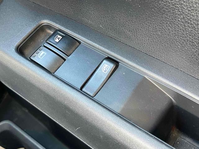 ハイゼットカーゴ 4WD 軽バン MT 衝突被害軽減システム クリアランスソナー 両側スライドドア キーレスエントリー アイドリングストップ オートライト ESC エアコン パワーステアリング パワーウィンドウ(11枚目)