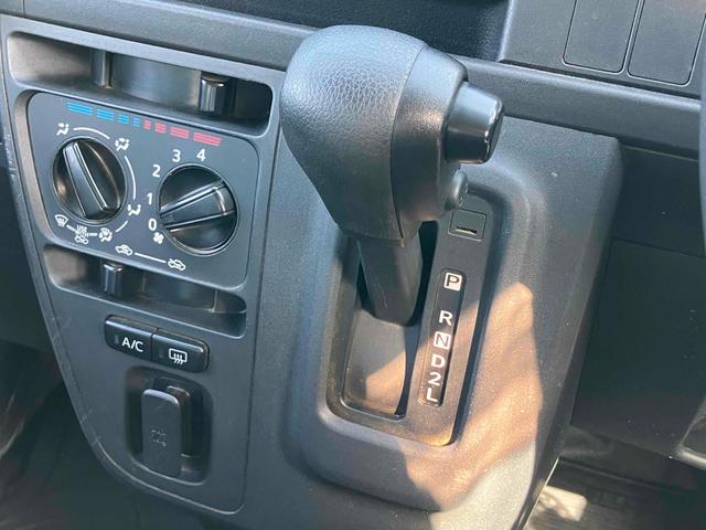 ハイゼットカーゴ 　軽バン　ＡＴ　ドライブレコーダー　ナビ　ＴＶ　両側スライドドア　アイドリングストップ　エアコン　パワーステアリング　パワーウィンドウ　運転席エアバッグ　ＣＤ　ＤＶＤ再生　ＵＳＢ　Ｂｌｕｅｔｏｏｔｈ（27枚目）