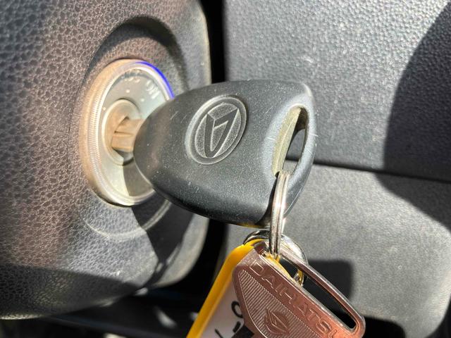 ハイゼットカーゴ 　軽バン　ＡＴ　ドライブレコーダー　ナビ　ＴＶ　両側スライドドア　アイドリングストップ　エアコン　パワーステアリング　パワーウィンドウ　運転席エアバッグ　ＣＤ　ＤＶＤ再生　ＵＳＢ　Ｂｌｕｅｔｏｏｔｈ（33枚目）