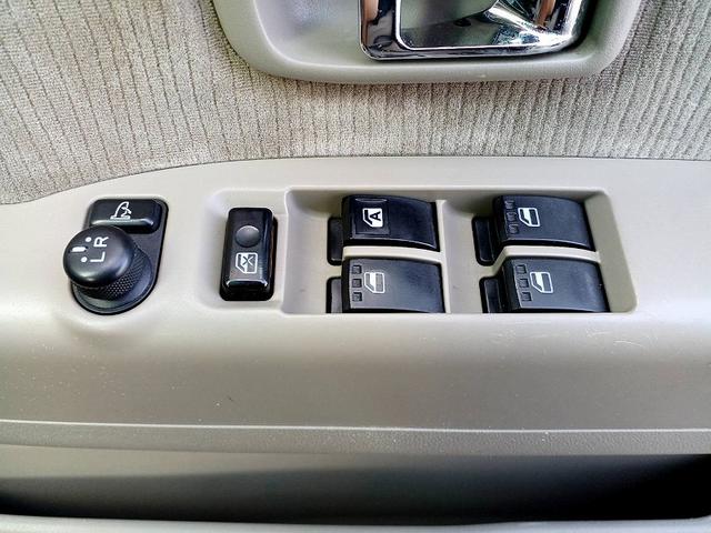 アトレーワゴン カスタムターボＲＳ　中期　ＨＩＤライト　フォグ　電格ミラー　ターボ　助手席側スライドドアイージークローザー　マット　バイザー　リアワイパー　Ｐガラス　アームレスト　リアスポイラー　ＳＲＳエアバック　ＡＢＳ（19枚目）