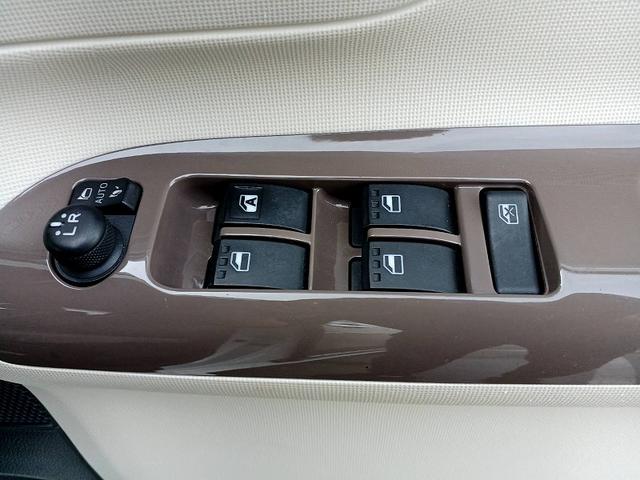 ムーヴキャンバス Xメイクアップ SAII ナビ 地デジ/DVD/BT Bカメラ ETC Aライト フォグ スマアシ2 ステリモ 電格ミラー スマートキー Pスタート Pガラス Aストップ シートリフター ベンチシート アームレスト 横滑り防止(26枚目)