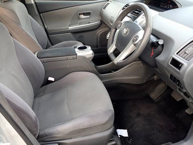 プリウスアルファ Ｓ　Ｌセレクション　ナビ　ＥＴＣ　社外アルミ　フォグ　電格ミラー　スマートキー　Ｐスタート　Ａライト　ステリモ　チルトステアリング　サイドバイザー　フロアマット　Ｐガラス　ウィンカーミラー　コーナーポール（12枚目）