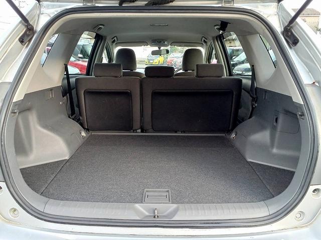 プリウスアルファ Ｓ　Ｌセレクション　ナビ　ＥＴＣ　社外アルミ　フォグ　電格ミラー　スマートキー　Ｐスタート　Ａライト　ステリモ　チルトステアリング　サイドバイザー　フロアマット　Ｐガラス　ウィンカーミラー　コーナーポール（16枚目）