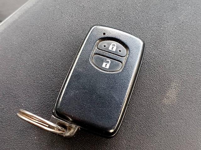 プリウスアルファ Ｓ　Ｌセレクション　ナビ　ＥＴＣ　社外アルミ　フォグ　電格ミラー　スマートキー　Ｐスタート　Ａライト　ステリモ　チルトステアリング　サイドバイザー　フロアマット　Ｐガラス　ウィンカーミラー　コーナーポール（24枚目）