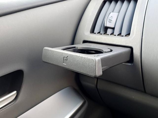 プリウスアルファ Ｓ　Ｌセレクション　ナビ　ＥＴＣ　社外アルミ　フォグ　電格ミラー　スマートキー　Ｐスタート　Ａライト　ステリモ　チルトステアリング　サイドバイザー　フロアマット　Ｐガラス　ウィンカーミラー　コーナーポール（27枚目）