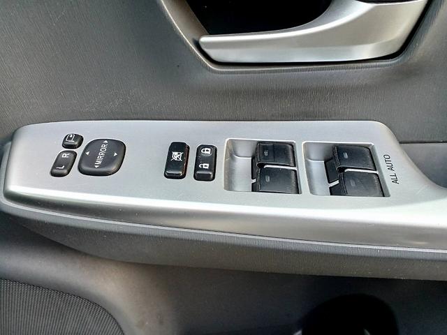 プリウスアルファ Ｓ　Ｌセレクション　ナビ　ＥＴＣ　社外アルミ　フォグ　電格ミラー　スマートキー　Ｐスタート　Ａライト　ステリモ　チルトステアリング　サイドバイザー　フロアマット　Ｐガラス　ウィンカーミラー　コーナーポール（30枚目）