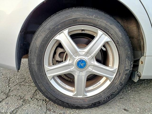 プリウスアルファ Ｓ　Ｌセレクション　ナビ　ＥＴＣ　社外アルミ　フォグ　電格ミラー　スマートキー　Ｐスタート　Ａライト　ステリモ　チルトステアリング　サイドバイザー　フロアマット　Ｐガラス　ウィンカーミラー　コーナーポール（42枚目）