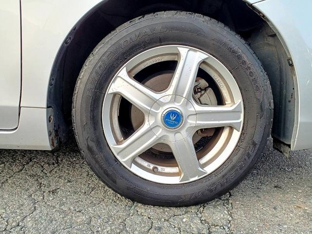 プリウスアルファ Ｓ　Ｌセレクション　ナビ　ＥＴＣ　社外アルミ　フォグ　電格ミラー　スマートキー　Ｐスタート　Ａライト　ステリモ　チルトステアリング　サイドバイザー　フロアマット　Ｐガラス　ウィンカーミラー　コーナーポール（43枚目）