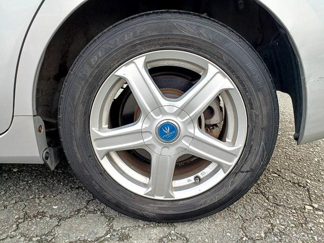 プリウスアルファ Ｓ　Ｌセレクション　ナビ　ＥＴＣ　社外アルミ　フォグ　電格ミラー　スマートキー　Ｐスタート　Ａライト　ステリモ　チルトステアリング　サイドバイザー　フロアマット　Ｐガラス　ウィンカーミラー　コーナーポール（44枚目）