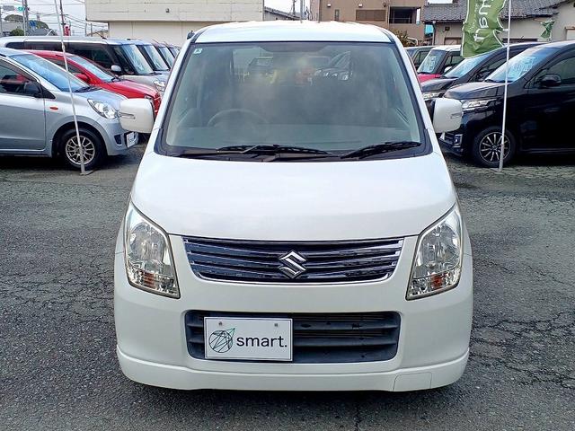 ワゴンＲ ＦＸリミテッド　スマートキー　Ｐスタート　ＣＤ　ラジオ　Ｐガラス　電格ミラー　シートリフター　ベンチシート　アームレスト　サイドバイザー　フロアマット　リアワイパー　ヘッドライトレベライザー　チルトステアリング（4枚目）