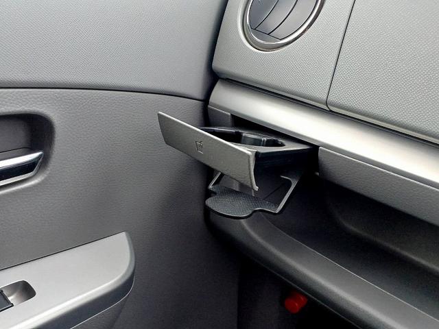 ワゴンＲ ＦＸリミテッド　スマートキー　Ｐスタート　ＣＤ　ラジオ　Ｐガラス　電格ミラー　シートリフター　ベンチシート　アームレスト　サイドバイザー　フロアマット　リアワイパー　ヘッドライトレベライザー　チルトステアリング（28枚目）