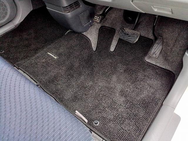 ワゴンＲ ＦＸリミテッド　スマートキー　Ｐスタート　ＣＤ　ラジオ　Ｐガラス　電格ミラー　シートリフター　ベンチシート　アームレスト　サイドバイザー　フロアマット　リアワイパー　ヘッドライトレベライザー　チルトステアリング（30枚目）