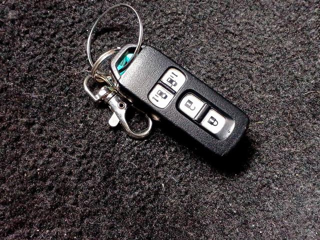 N-BOX G SSパッケージ 社外ナビ フルセグ DVD BT Bカメラ 両側電動スライドドア スマートキー Pガラス ウィンカーミラー バイザー 電格ミラー ステリモ Pスタート リアワイパー シートリフター 横滑り防止機能(26枚目)