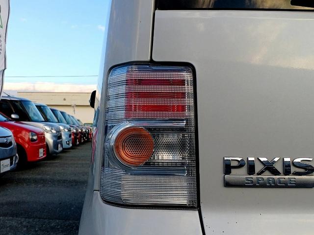 ピクシススペース カスタム　ＲＳ　ターボ　ナビ　フルセグ　ＤＶＤ　ＢＴ　Ｂカメラ　ＥＴＣ　フォグ　スマートキー　Ｐガラス　ウィンカーミラー　電格ミラー　シートリフター　ベンチシート　アームレスト　セキュリティ　マット　バイザー（42枚目）