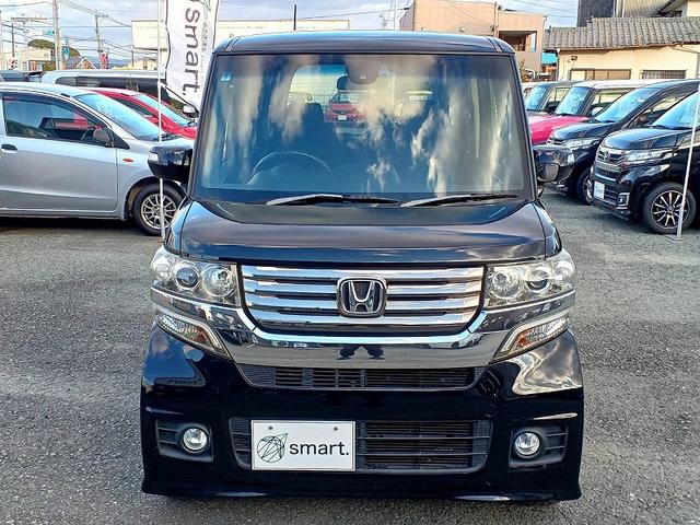 Ｎ－ＢＯＸカスタム Ｇ　ターボＳＳパッケージ　ＣＴＢＡ　８型ナビ　フルセグ　ＤＶＤ　ＢＴ　両電スラ　ターボ　クルコン　フォグ　ＨＩＤライト　Ｂカメラ　スマートキー　Ｐスタート　ベンチシート　アームレスト　Ｐガラス　Ｐシフト　Ａライト　ステリモ（4枚目）