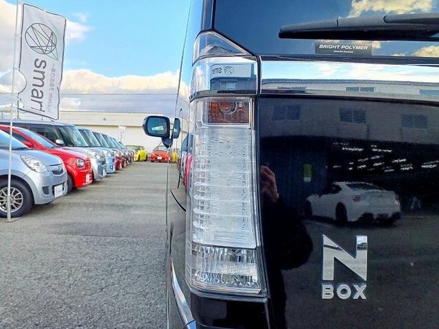 Ｎ－ＢＯＸカスタム Ｇ　ターボＳＳパッケージ　ＣＴＢＡ　８型ナビ　フルセグ　ＤＶＤ　ＢＴ　両電スラ　ターボ　クルコン　フォグ　ＨＩＤライト　Ｂカメラ　スマートキー　Ｐスタート　ベンチシート　アームレスト　Ｐガラス　Ｐシフト　Ａライト　ステリモ（43枚目）