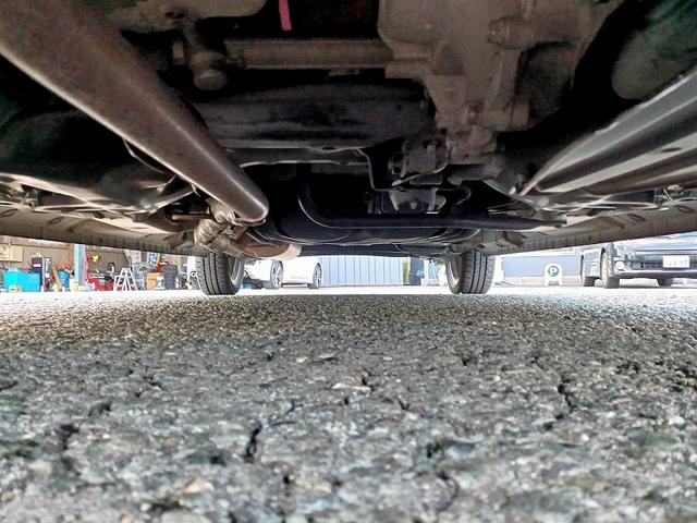 Ｎ－ＢＯＸカスタム Ｇ　ターボＳＳパッケージ　ＣＴＢＡ　８型ナビ　フルセグ　ＤＶＤ　ＢＴ　両電スラ　ターボ　クルコン　フォグ　ＨＩＤライト　Ｂカメラ　スマートキー　Ｐスタート　ベンチシート　アームレスト　Ｐガラス　Ｐシフト　Ａライト　ステリモ（51枚目）