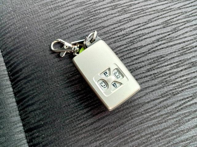 アルファード ２４０Ｓ　両側電動スライドドア　ナビ　地デジ　ＤＶＤ　ＢＴ　Ｂカメラ　ＥＴＣ　ＨＩＤライト　フォグ　社外アルミ　電格ミラー　スマートキー　Ｐスタート　Ａライト　ステリモ　横滑り防止　Ｐガラス　マット　バイザー（28枚目）