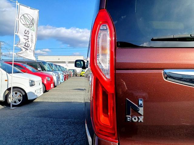 N-BOX G・Lホンダセンシング ホンダセンシング 純正ナビ フルセグ DVD BT 電動スライドドア Bカメラ ETC LEDライト スマートキー Pスタート 車線逸脱警報 横滑り防止機能 Aライト ステリモ クルコン Pガラス(44枚目)