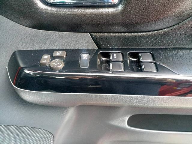 スペーシアカスタム ＸＳリミテッド　ＲＢＳ　２トーン　ナビ　地デジ　ＤＶＤ　ＢＴ　両電スラ　Ｂカメラ　ＨＩＤ　ハーフレザーシート　スマートキー　Ｐスタート　スペアキー　Ａライト　フォグ　両席シートヒーター　ステリモ　電格ミラー（30枚目）