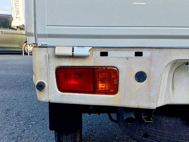 ハイゼットトラック スタンダード　エアコン・パワステレス　ＭＴ　ＡＣ　パワステ　ＡＣソケット　サイドバイザー　ラジオ　三方開　荷台ステップ　　ヘッドライトレベライザー　サンバイザー　コンビニフック　ドリンクホルダー　ＳＲＳエアバック　トリイ（34枚目）