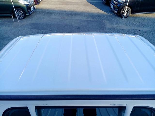 ハイゼットトラック スタンダード　エアコン・パワステレス　ＭＴ　ＡＣ　パワステ　ＡＣソケット　サイドバイザー　ラジオ　三方開　荷台ステップ　　ヘッドライトレベライザー　サンバイザー　コンビニフック　ドリンクホルダー　ＳＲＳエアバック　トリイ（41枚目）