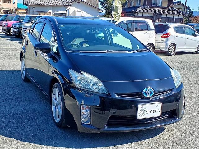 プリウス Ｓツーリングセレクション　ナビ　地デジ　Ｂカメラ　ＬＥＤライト　フォグ　スマートキー　Ｐスタート　スペアキー　ＥＴＣ　電格　Ａライト　ステリモ　チルトステアリング　マット　バイザー　シートリフター　ウィンカーミラー　アルミ（5枚目）