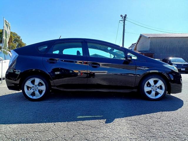 プリウス Ｓツーリングセレクション　ナビ　地デジ　Ｂカメラ　ＬＥＤライト　フォグ　スマートキー　Ｐスタート　スペアキー　ＥＴＣ　電格　Ａライト　ステリモ　チルトステアリング　マット　バイザー　シートリフター　ウィンカーミラー　アルミ（7枚目）