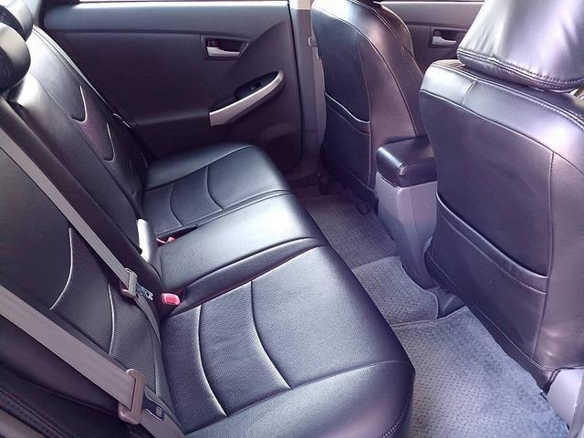 プリウス Ｓツーリングセレクション　ナビ　地デジ　Ｂカメラ　ＬＥＤライト　フォグ　スマートキー　Ｐスタート　スペアキー　ＥＴＣ　電格　Ａライト　ステリモ　チルトステアリング　マット　バイザー　シートリフター　ウィンカーミラー　アルミ（14枚目）