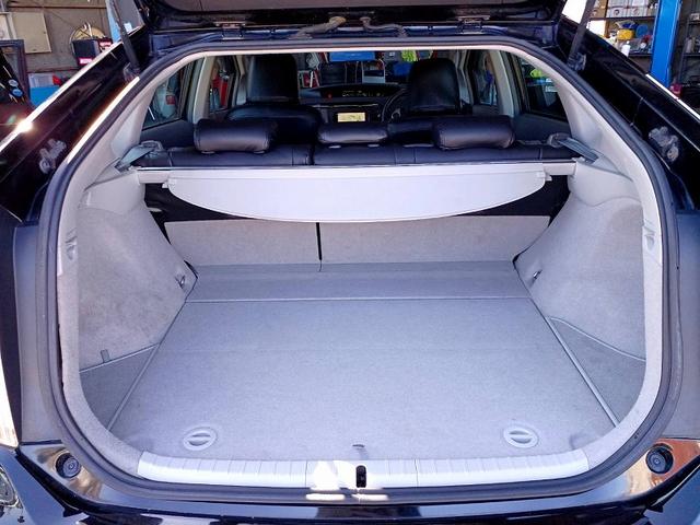 プリウス Ｓツーリングセレクション　ナビ　地デジ　Ｂカメラ　ＬＥＤライト　フォグ　スマートキー　Ｐスタート　スペアキー　ＥＴＣ　電格　Ａライト　ステリモ　チルトステアリング　マット　バイザー　シートリフター　ウィンカーミラー　アルミ（16枚目）