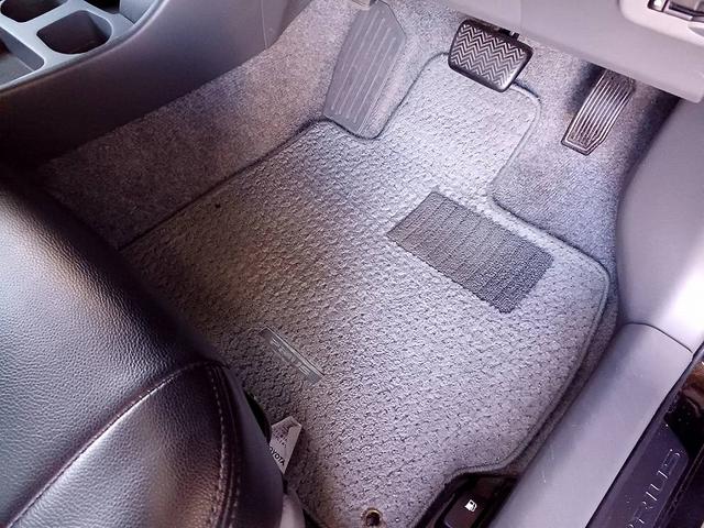 プリウス Ｓツーリングセレクション　ナビ　地デジ　Ｂカメラ　ＬＥＤライト　フォグ　スマートキー　Ｐスタート　スペアキー　ＥＴＣ　電格　Ａライト　ステリモ　チルトステアリング　マット　バイザー　シートリフター　ウィンカーミラー　アルミ（28枚目）