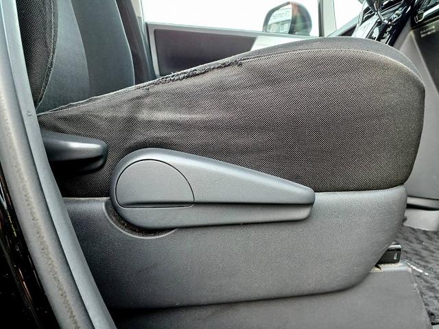 ヴォクシー ZS 煌II ナビ 地デジ BT Bカメラ 両電スラ HIDライト フォグ ETC スマートキー Pスタート スペアキー ステリモ 電格ミラー Pガラス 社外アルミ マット バイザー リアワイパー ウィンカーミラー(30枚目)