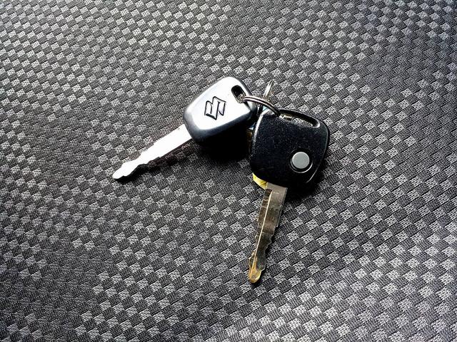 ハスラー Ａ　キーレス　スペアキー　プライバシーガラス　フロアマット　リアワイパー　ＩＳＯＦＩＸ　ヘッドライトレベライザー　ＡＣソケット　ＡＢＳ　ＳＲＳエアバック　サンバイザー　ドリンクホルダー（24枚目）